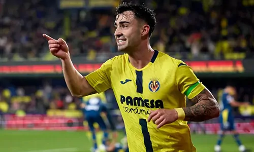 برشلونة يعيد الاهتمام بنجم فياريال ألبرتو موليرو
